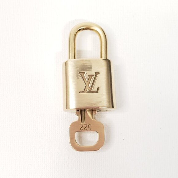 Louis Vuitton Authentic Gold Padlock with Key Shiny - Picture 5 of 10
